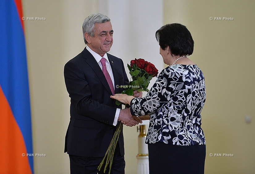 По случаю Праздника Республики в резиденции Президента состоялась церемония награждения