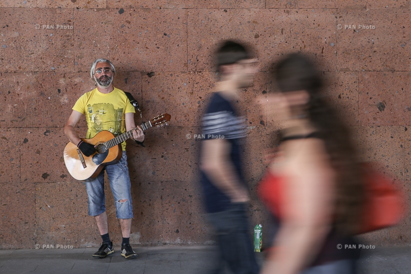 Folk and rock street musician Armen Hovanin