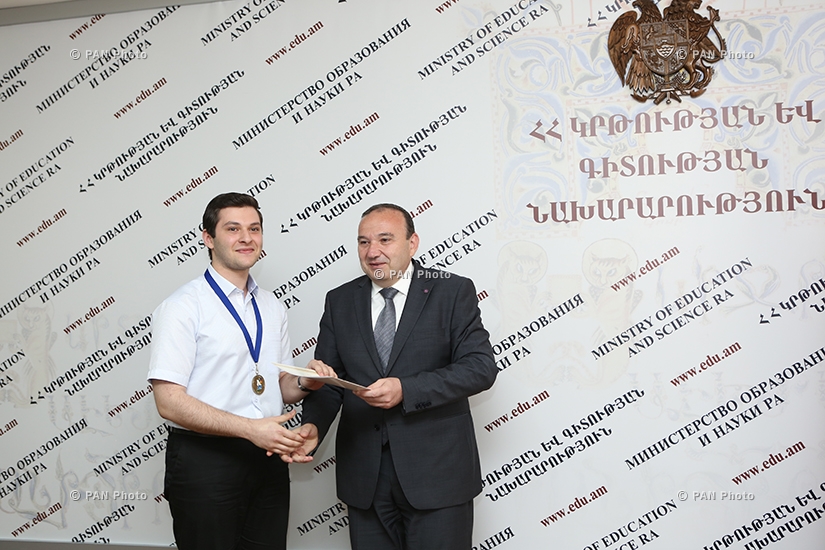Minister of education Levon Mkrtchyan  rewards  participants of 12th Youth Delphic Games of CIS member states