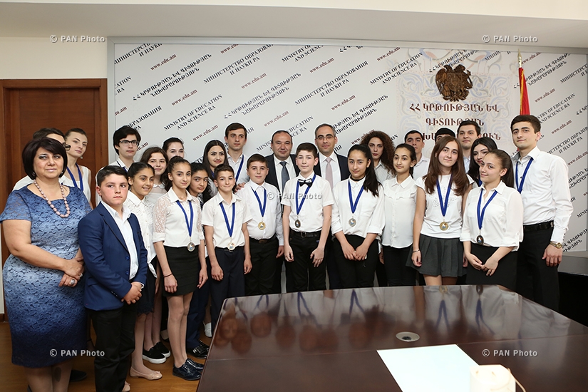 Министр образования РА Левон Мкртчян вручил награды победителям 12-х молодежных Дельфийских игр из стран СНГ