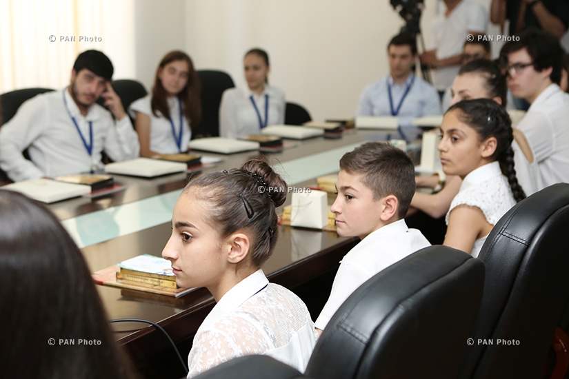 Minister of education Levon Mkrtchyan  rewards  participants of 12th Youth Delphic Games of CIS member states