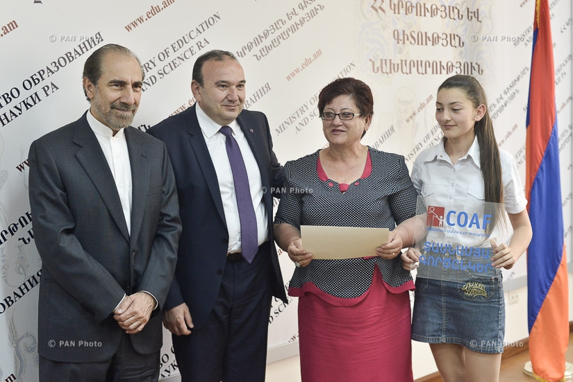 RA Minister of Education and Science Levon Mkrtchyan and Children of Armenia Fund (COAF)  Dr. Garo Armen signed a memorandum of cooperation