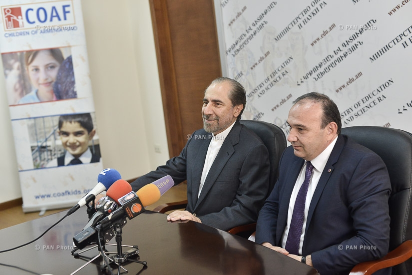 RA Minister of Education and Science Levon Mkrtchyan and Children of Armenia Fund (COAF)  Dr. Garo Armen signed a memorandum of cooperation