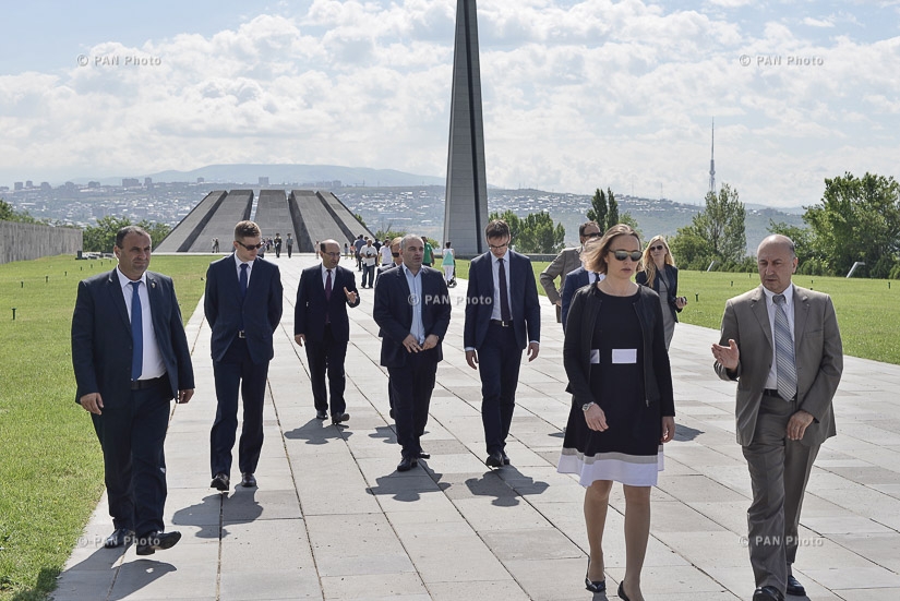 Minister of Foreign Affairs of  Republic of Estonia Sven Mikser visits Armenian Genocide memorial - Tsitsernakaberd