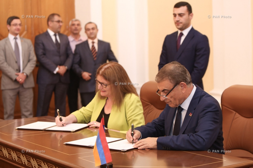 RA NA Speaker Ara Babloyan and British Ambassador to Armenia Judith Farnworth signed an agreement