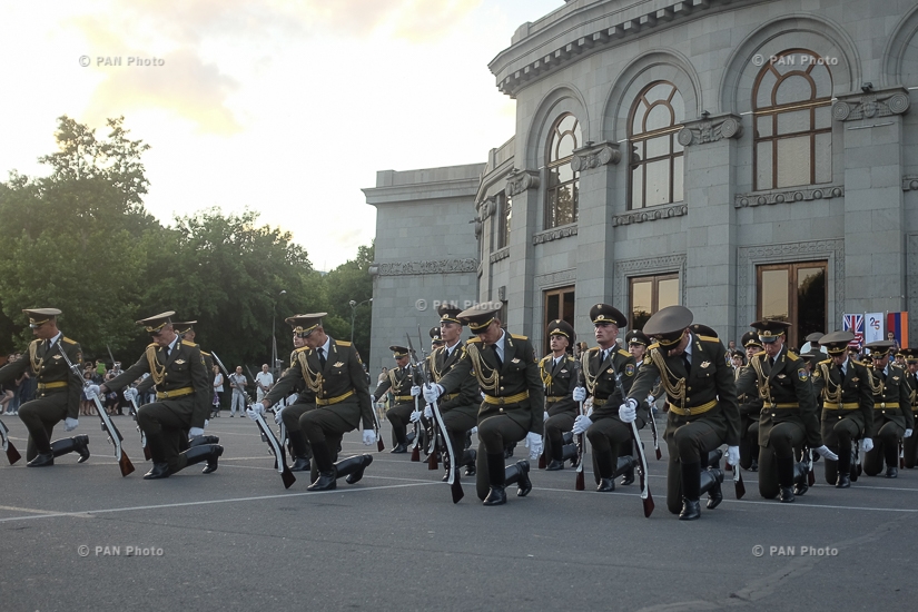 Բրիտանիայի ՊՆ «Սալամանկա» նվագախմբի, բրիտանական բանակի շեփորահարների և ՀՀ ՊՆ զիննվագախմբի համատեղ համերգը