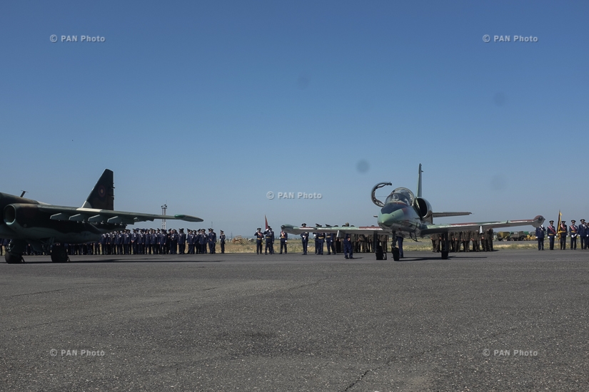 Զինված ուժերի ավիացիայի կազմավորման 25 ամյակի կապակցությամբ տոնական միջոցառում «Էրեբունի» օդանավակայանի տարածքում