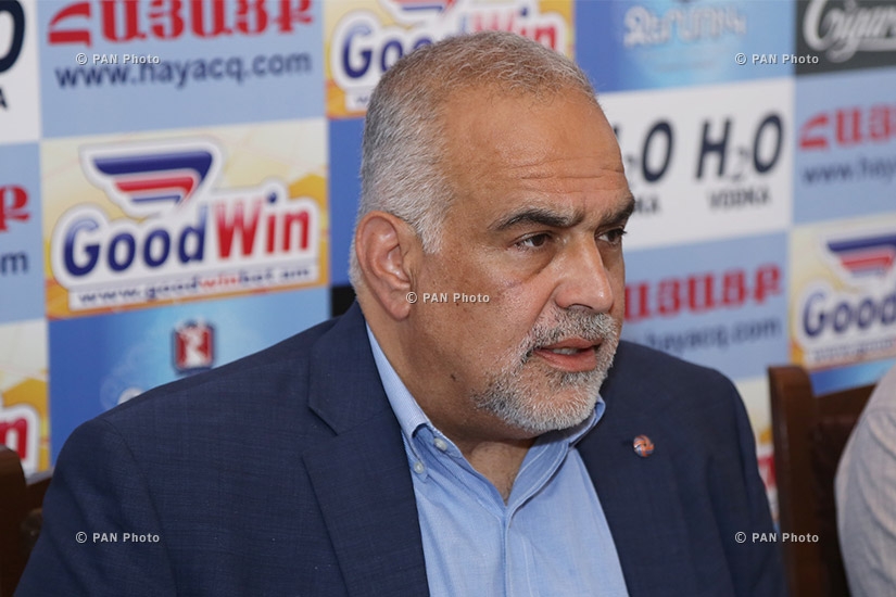 Press conference of Heritage party leader Raffi Hovannisian
