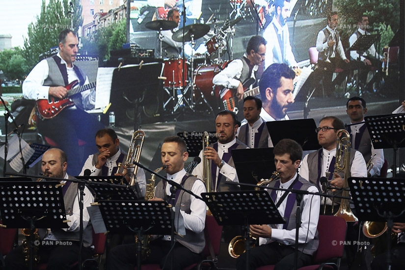 American jazz vocalist Michael Mayo and State Jazz Orchestra of Armenia give a concert to celebrate 25th anniversary of Armenia-U.S. diplomatic relations