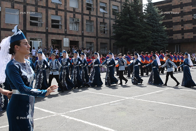 Cultural center of Nor Nork Administrative District organized a flash mob dedicated to Constitution Day of Armenia