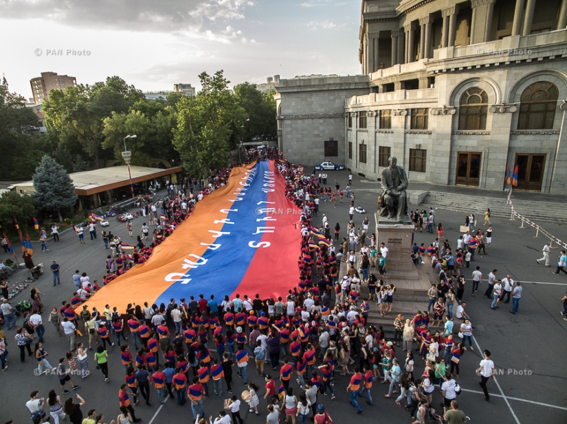 Армения отмечает День Конституции и государственных символов