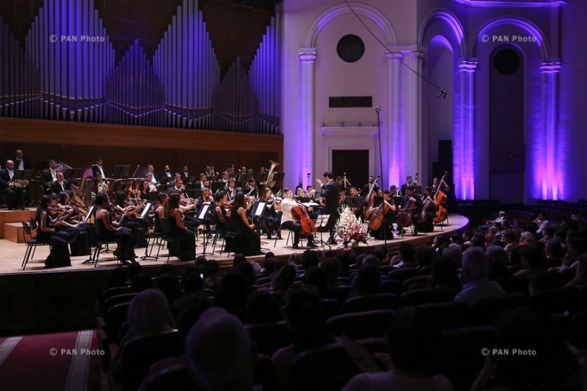 В рамках международного конкурса-фестиваля «Армения» состоялся концерт Молодежного оркестра Армении с участием виолончелиста Нарека Ахназаряна