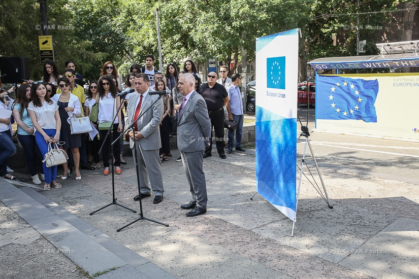 Briefing about the first solar-powered bus stops in Yerevan