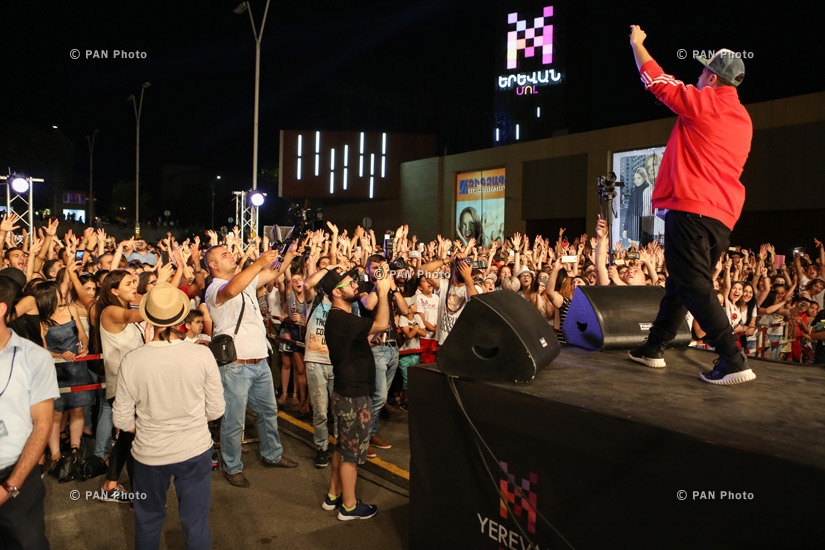Concert of Romanian Fly project group in at Yerevan Mall