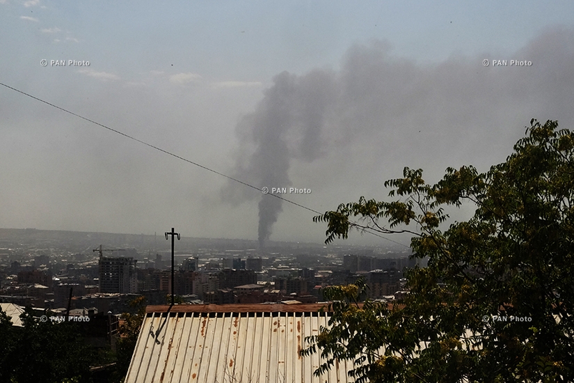 Пожар на территории химического завода «Наирит» в Ереване 