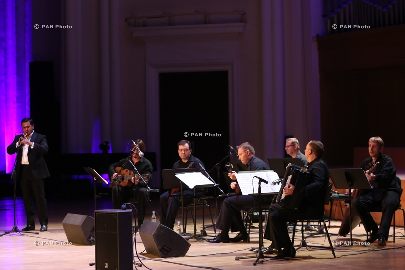 Концерт Дживана Гаспаряна младшего и ансамбля «Русские струны» в Ереване