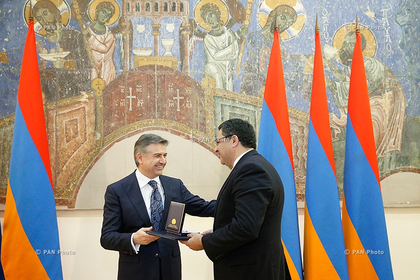 По случаю 26-летия независимости Премьер-министр Армении Карен Карапетян вручил высокие государственные награды