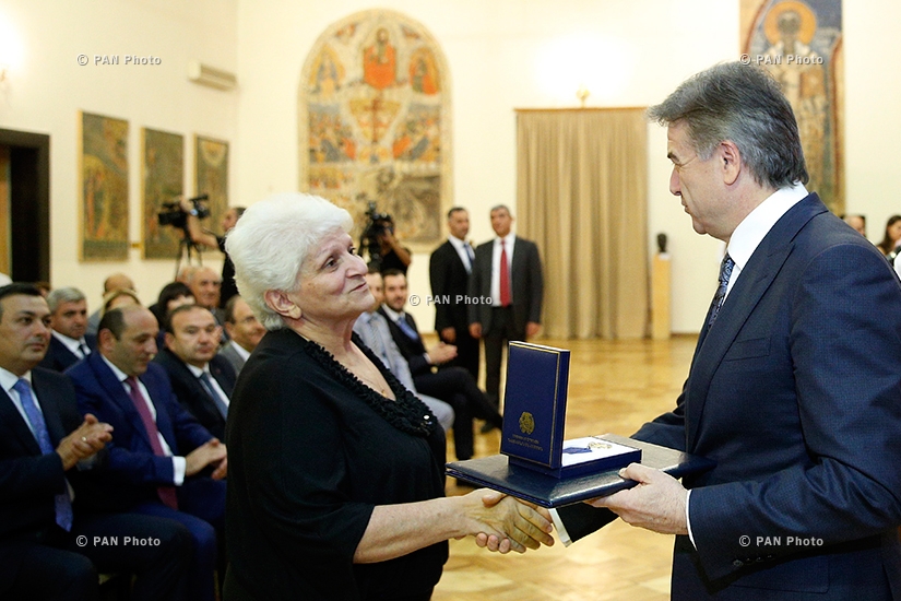 Prime Minister Karen Karapetyan hands high State awards on 26th anniv. of Armenia’s Independence