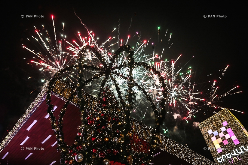 Церемония включения новогоднего освещения в Yerevan Mall