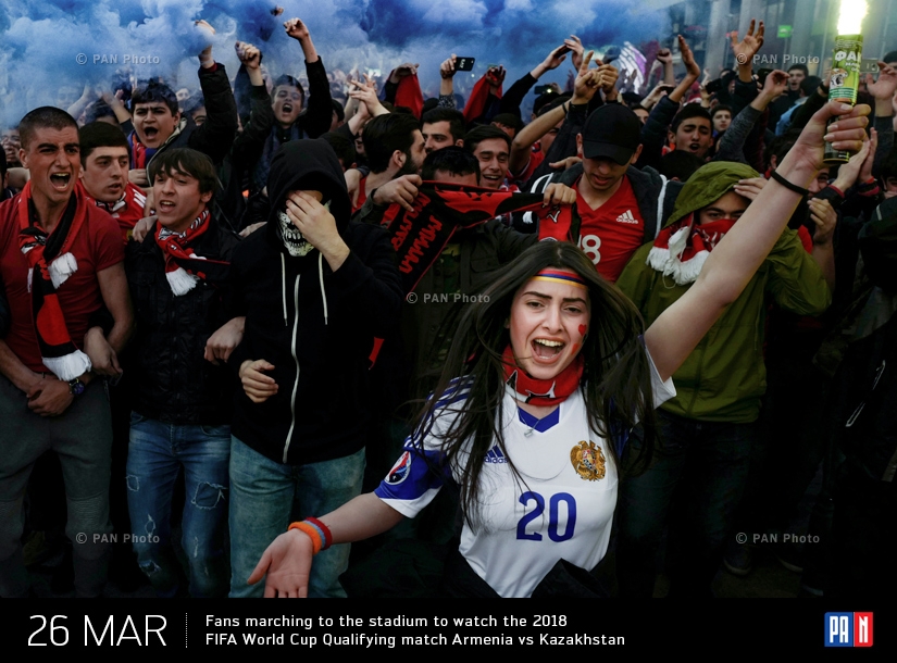 Ֆուտբոլասերները երթով շարժվում են դեպի մարզադաշտ՝ ԱԱ 2018-ի ընտրական փուլի Հայաստան - Ղազախստան հանդիպումը դիտելու    