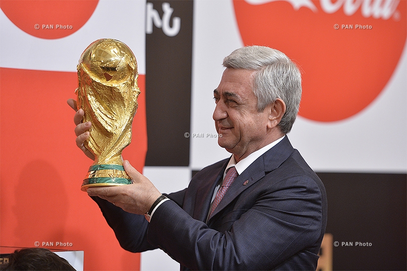 ՀՀ նախագահ Սերժ Սարգսյանը Երևանում ընդունել է ՖԻՖԱ ԱԱ ոսկե գավաթը