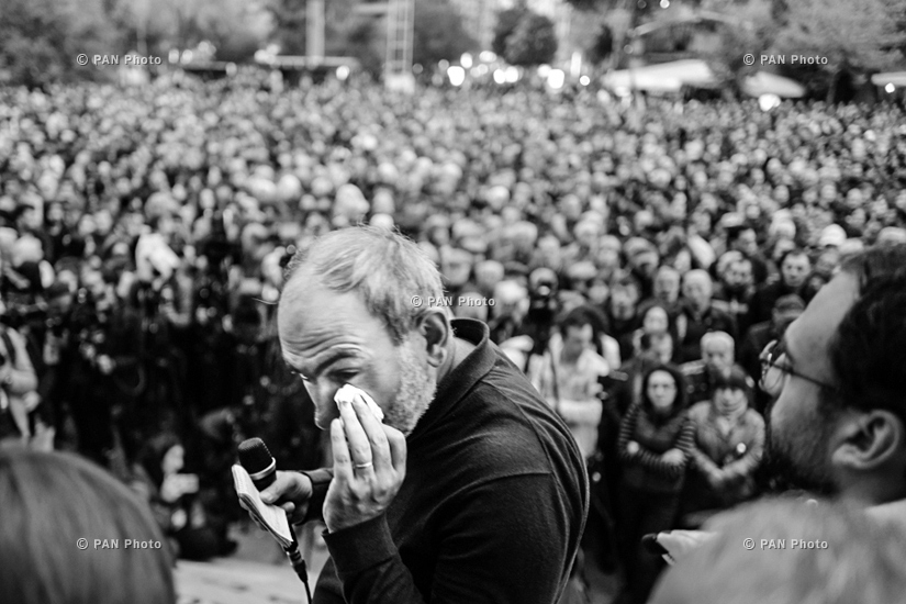 Акция протеста против премьерства Сержа Саргсяна на Площади Свободы в Ереване: День 1