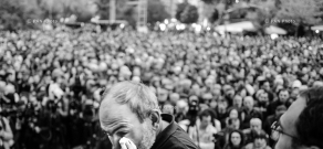 Акция протеста против премьерства Сержа Саргсяна на Площади Свободы в Ереване: День 1