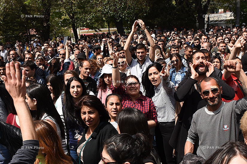 Акция протеста против премьерства Сержа Саргсяна на улицах Еревана: День 6