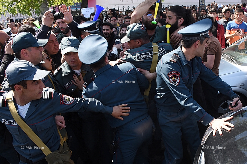 Акция протеста против премьерства Сержа Саргсяна на улицах Еревана: День 7