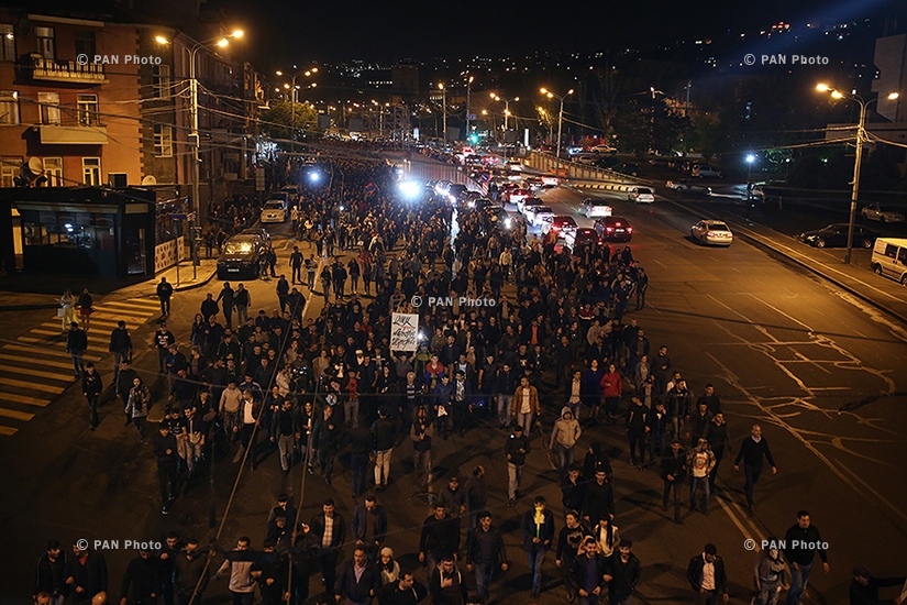Митинг против премьерства третьего президента Армении Сержа Саргсяна на Площади Республики: День 7