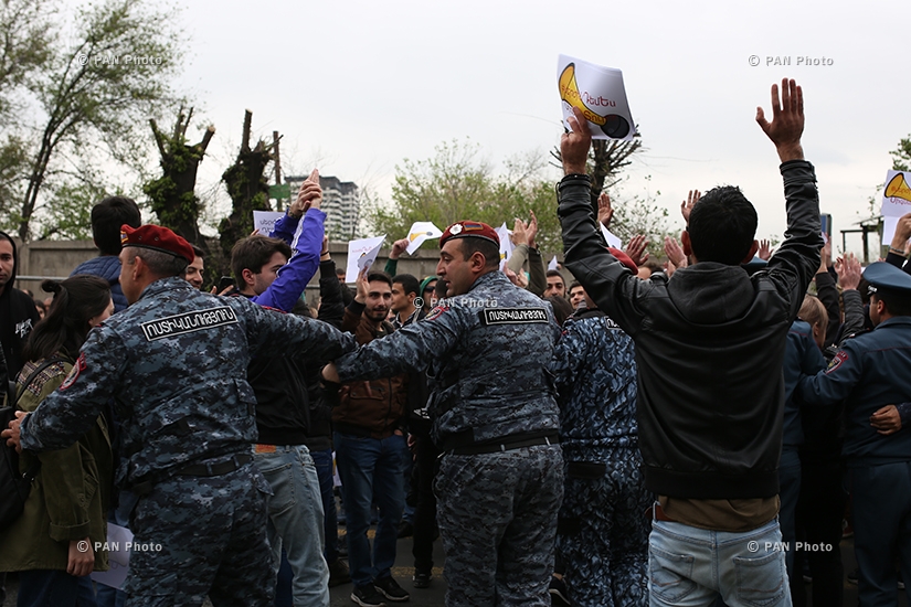 Акция протеста против премьерства Сержа Саргсяна на улицах Еревана: День 8