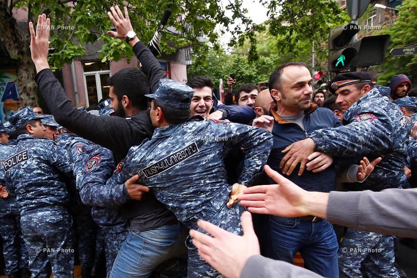 Акция протеста против премьерства Сержа Саргсяна на улицах Еревана: День 9