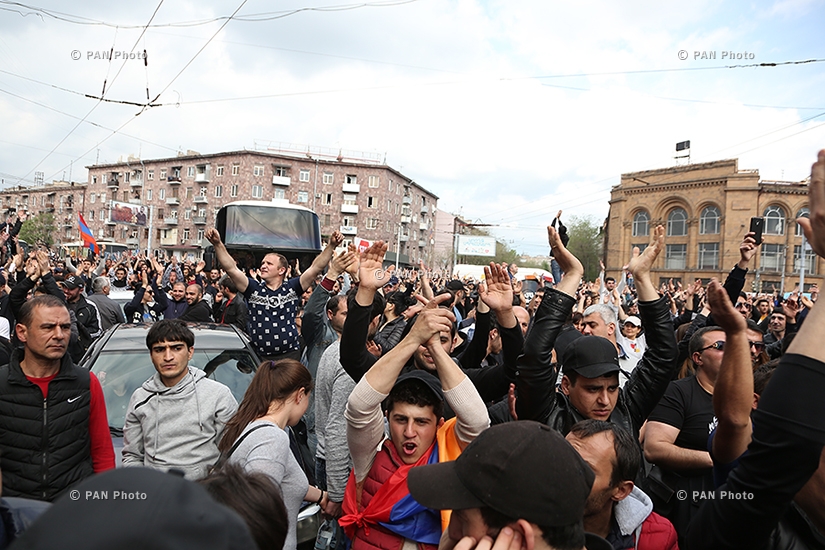 Акция протеста против премьерства Сержа Саргсяна на улицах Еревана: День 10