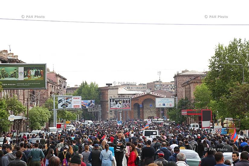 Акция протеста против премьерства Сержа Саргсяна на улицах Еревана: День 10