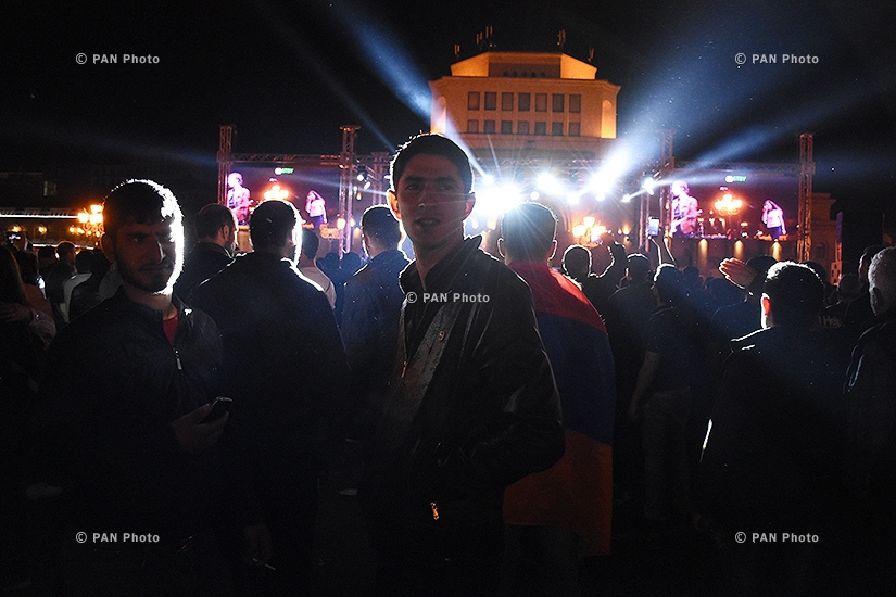 Митинг, созванный лидером оппозиции Николом Пашиняном на Площади Республики в Ереване: День 12