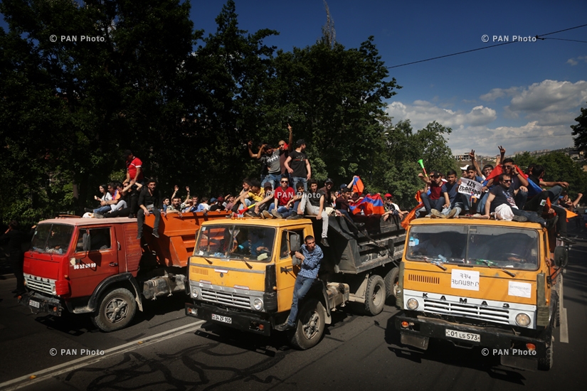 Իշխող Հանրապետական կուսակցության հրաժարականի պահանջով Երևանում վերսկսած անհնազանդության ակցիաները 