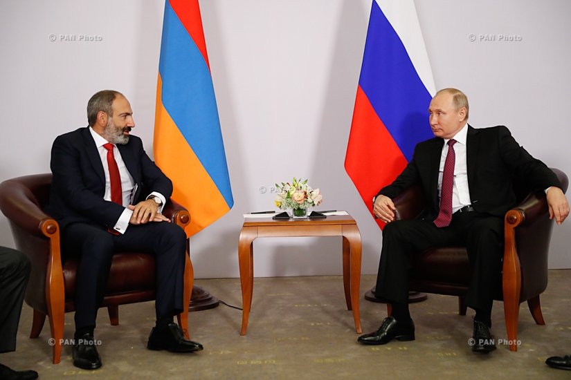 Встреча премьер-министра Армении Никола Пашиняна и президента РФ Владимира Путина в Сочи