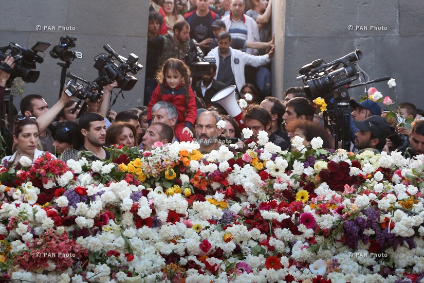 Nikol Pashinyan honors the memory of the Armenian Genocide victims, 24.04.18 