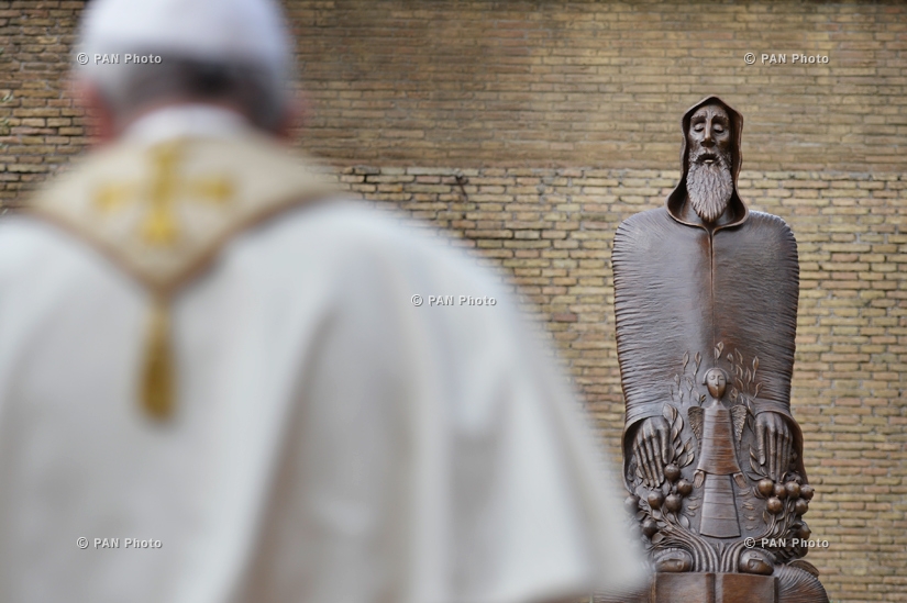 Statue of Doctor of the Church St. Gregory of Narek unveiled in Vatican