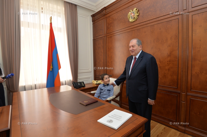 Armenian President Armen Sarkissian hosts a group of children from Preschool n. 7