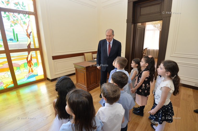 Armenian President Armen Sarkissian hosts a group of children from Preschool n. 7