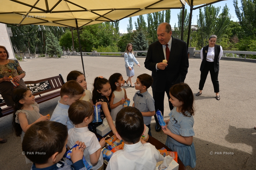 Президент РА Армен Саркисян принял группу воспитанников ереванского подготовительного колледжа №7