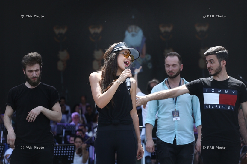 Rehearsal of a concert dedicated to the establishment of the First Republic of Armenia