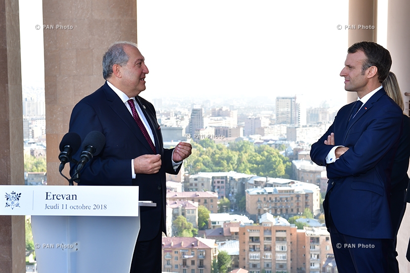 Հայաստանի և Ֆրանսիայի նախագահներ Արմեն Սարգսյանն ու Էմանուել Մակրոնն իրենց կանանց հետ մասնակցել են «Ազնավուր» կենտրոնի նախագծի ներկայացմանը
