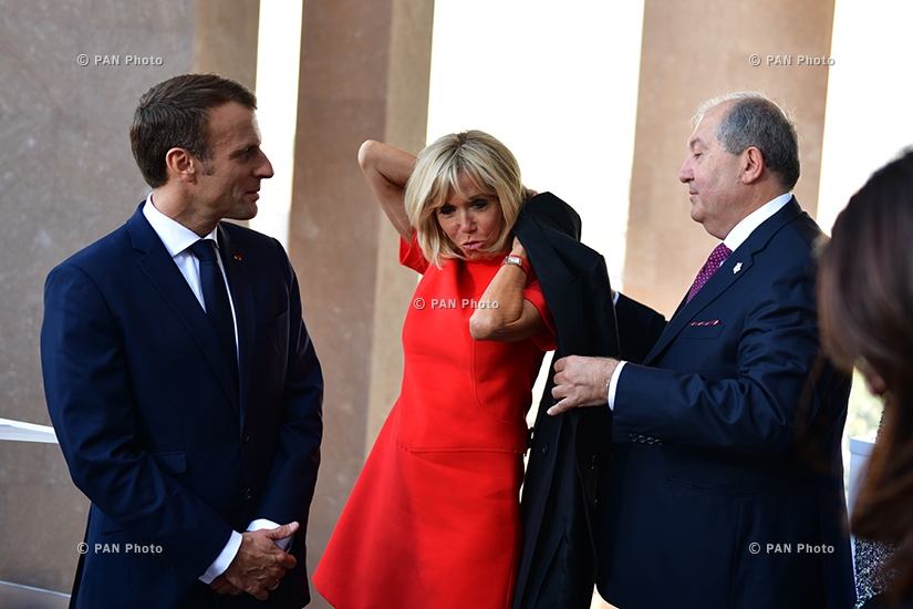 Հայաստանի և Ֆրանսիայի նախագահներ Արմեն Սարգսյանն ու Էմանուել Մակրոնն իրենց կանանց հետ մասնակցել են «Ազնավուր» կենտրոնի նախագծի ներկայացմանը