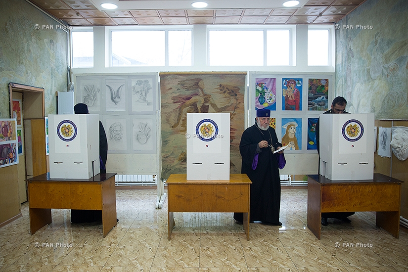 Ամենայն հայոց կաթողիկոս Գարեգին Բ-ն քվեարկել է ԱԺ արտահերթ ընտրություններում 