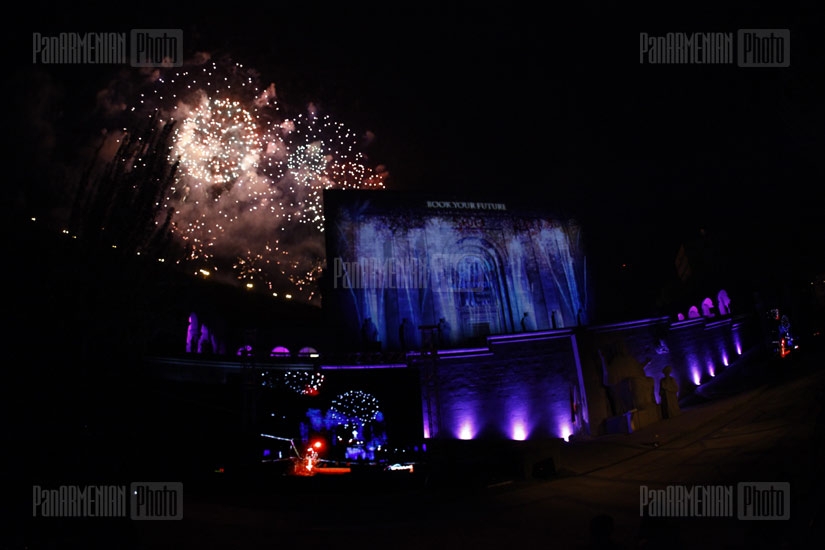 Фейерверк посвященный объявлению Еревана Мировой столицей книги 