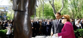 Opening of statue dedicated to 500th anniversary of Armenian book printing