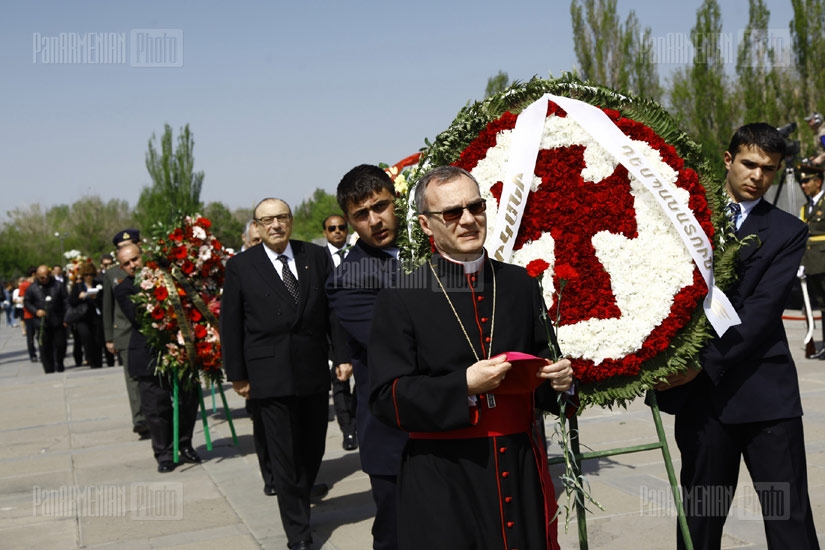 97-ая годовщина Геноцида армян: Мемориал жертв Геноцида армян в Ереване