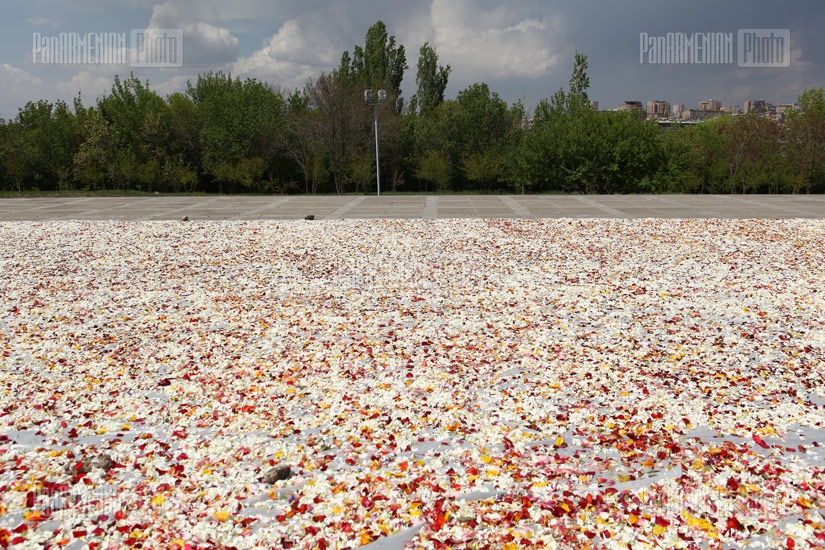 Processing of flowers laid at Genocide Memorial 
